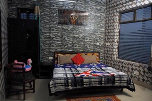 1 bedroom, free WiFi, bed sheets - The Brighton Hotel (Paonta Sahib)