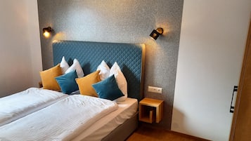 1 Schlafzimmer, Schreibtisch, Reisekinderbett, WLAN