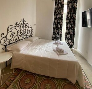 Iron/ironing board, free WiFi, bed sheets - Bari LandLord 242 (Bari)
