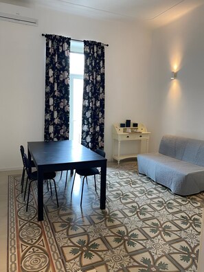 Dusche, Regendusche, Haartrockner, Handtücher