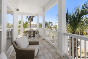 屋外ダイニングエリア