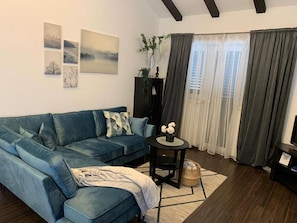 Apartamento (One Bedroom Apartment with Terrace) | Comedor