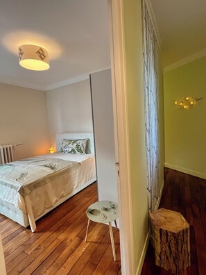 2 quartos, ferros/tábuas de passar roupa, Wi-Fi, roupa de cama