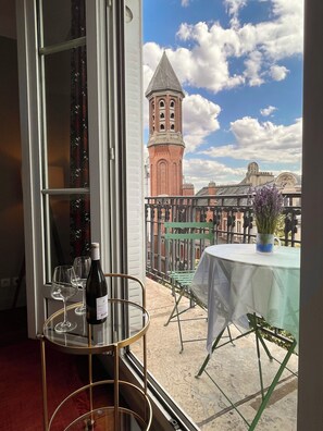 Dining - Condo near Seine and Eiffel Tower, top floor with balcony (Paris)