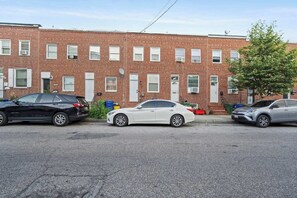 Exterior - Charming Home: Parking, Sleeps 10, WFH Space (Baltimore)