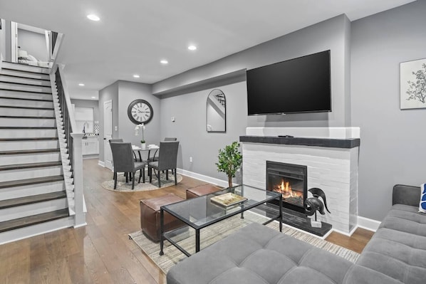 TV, fireplace, offices - Charming Home: Parking, Sleeps 10, WFH Space (Baltimore)