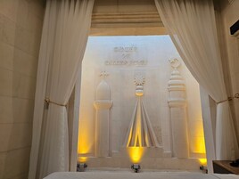 奢华套房 | 埃及棉床单、高档床上用品、迷你吧、客房内保险箱