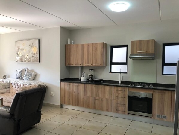 Interior - Exquisite Home In Sandton w/ Pool. Inverter & Gym (Sandton)