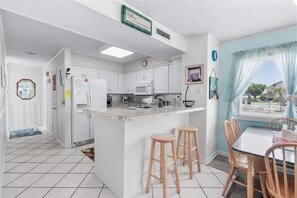 冷蔵庫、電子レンジ、オーブン、コン��ロ