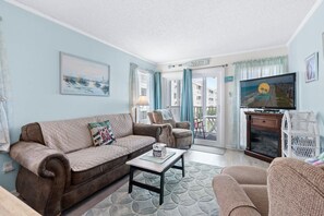 TV - Pelican's Landing Unit 133 - Courtyard view (Myrtle Beach)