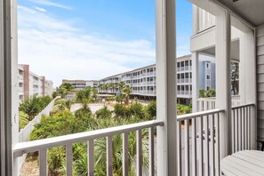 Property grounds - Pelican's Landing Unit 133 - Courtyard view (Myrtle Beach)
