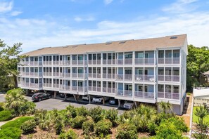 Exterior - Pelican's Landing Unit 133 - Courtyard view (Myrtle Beach)
