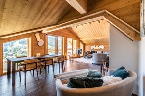 TV, peis, DVD-spiller og bøker