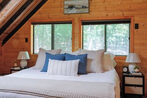 2 chambres, bureau, fer et planche à repasser, lit de bébé portatif