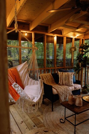 Smart TV, fireplace, books, offices