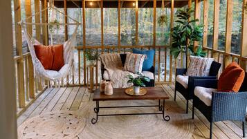 Smart TV, fireplace, books, offices