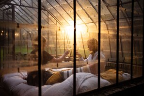 3 عدّة غرف نوم ومكواة/لوح كي وواي فاي مجانًا وملاءات أسرّة