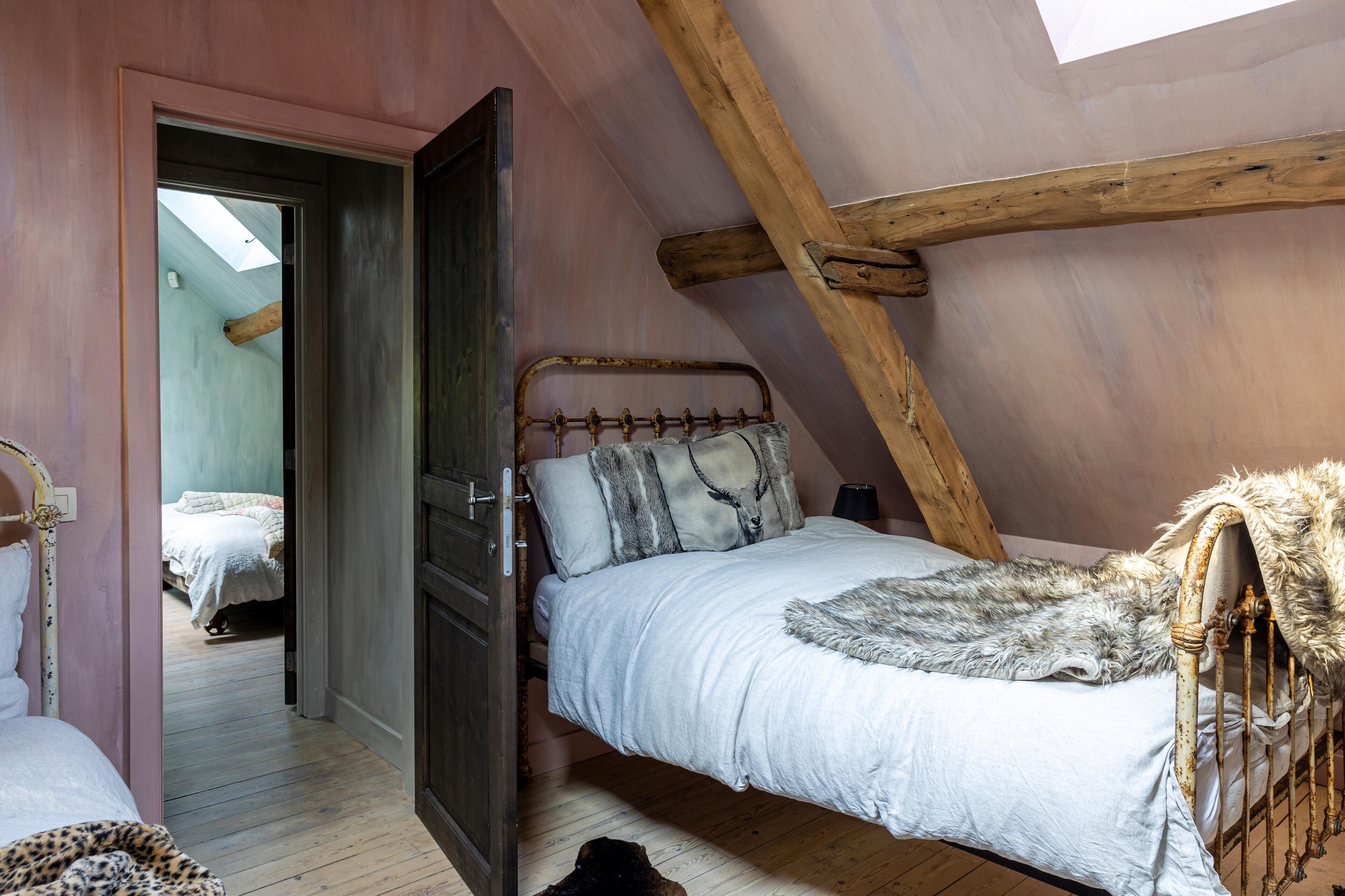 3 slaapkamers, een strijkplank/strijkijzer, gratis wifi, beddengoed