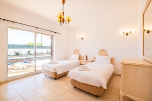3 bedrooms, iron/ironing board, free WiFi, bed sheets