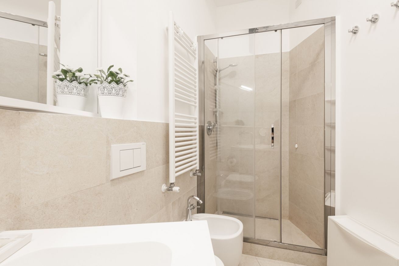 Doccia, asciugacapelli, bidet, asciugamani