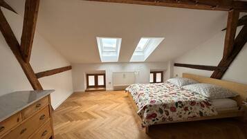 2 bedrooms, WiFi, bed sheets