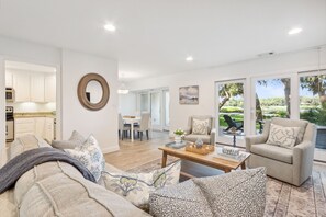 TV - Luxury Beachwood Townhome | Golf Course and Lake Views | Across the Street from the Beach (Fernandina Beach)