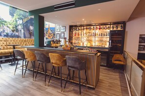 Bar (on property) - Hotel am Rathaus (Freiburg im Breisgau)