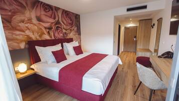In-room safe, free WiFi, bed sheets