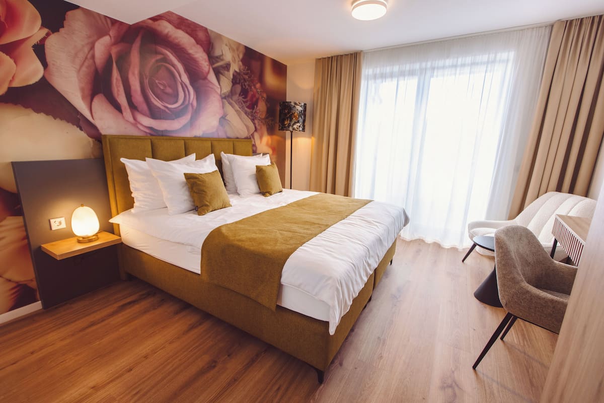 Deluxe tweepersoonskamer | Een kluis op de kamer, gratis wifi, beddengoed