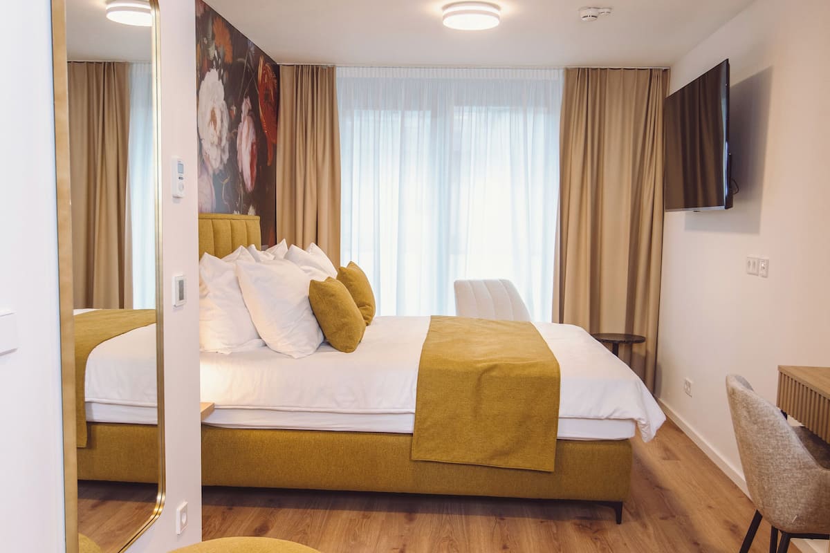 Comfort tweepersoonskamer | Een kluis op de kamer, gratis wifi, beddengoed