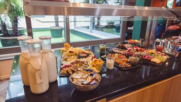 Tägliches Frühstücksbuffet gegen Gebühr