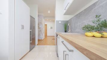 Departamento, 3 habitaciones, 2 baños | Cocina privada | Microondas, horno, lavavajillas y tetera eléctrica