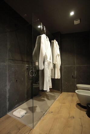 Loft | Bathroom | Hair dryer, towels, soap, shampoo - AR Suites&Art (Bergamo)