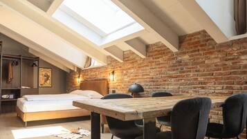 Loft | Hypo-allergenic bedding, in-room safe, soundproofing, iron/ironing board