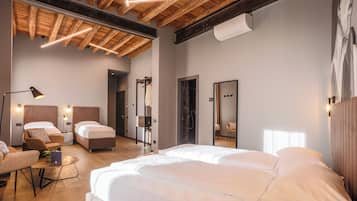 Familie vierpersoonskamer | Hypoallergeen beddengoed, een kluis op de kamer, geluiddichte muren