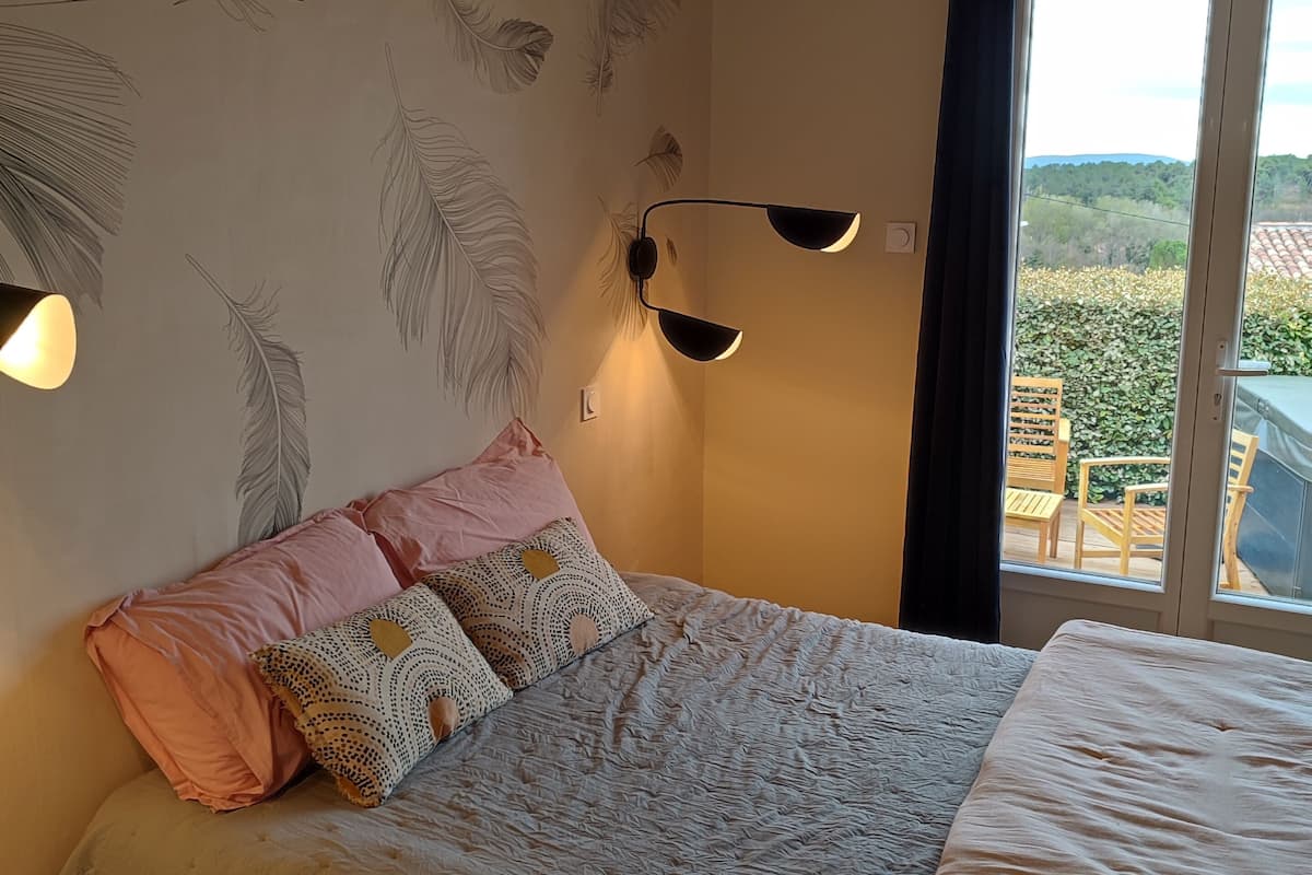 Comfort Room, City View | Blackout drapes, soundproofing, iron/ironing board, free WiFi