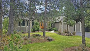 Exterior - 7 Titleist-Sunriver, Oregon: Woodlands Golf Course View, Air Conditioning, SHARC Aquatics, BBQ, WiFi, Mt. Bachelor, Deschutes River, Tennis, Bike Paths (Sunriver)