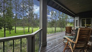 Terrace/patio - 7 Titleist-Sunriver, Oregon: Woodlands Golf Course View, Air Conditioning, SHARC Aquatics, BBQ, WiFi, Mt. Bachelor, Deschutes River, Tennis, Bike Paths (Sunriver)