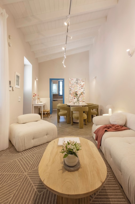 Villa Plaka 3br 9ppl Private Yard, 200m From Acropolis Metro&museum - Athens