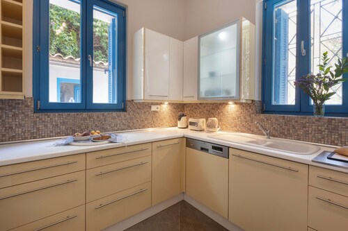 Stunning Villa steps away from the Acropolis