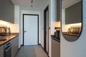 舒适开间, 阳台, 城市景观 | 私人厨房 | 冰箱、微波炉、烤箱、炉灶