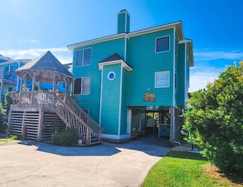 Coral Chateau Exterior