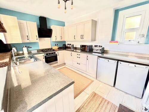 Seaside Haven at Willowdene Cottage