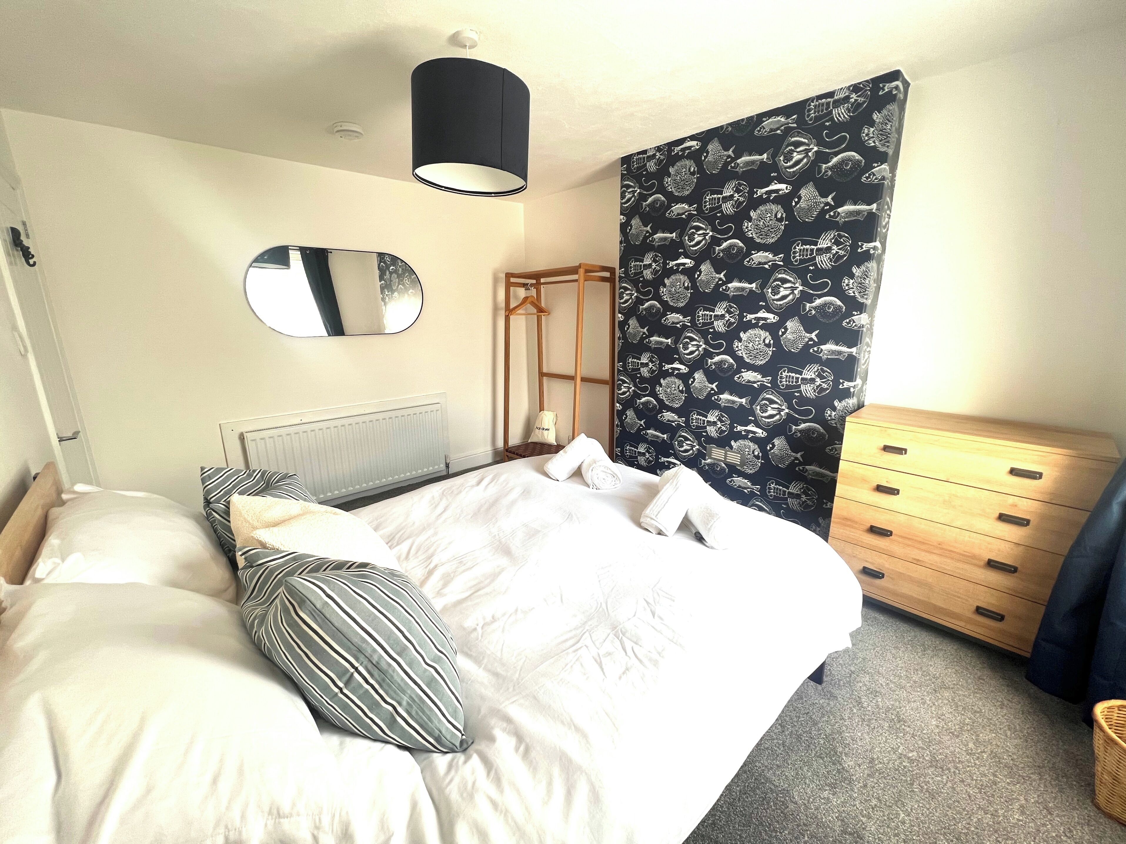 2 slaapkamers, een strijkplank/strijkijzer, gratis wifi, beddengoed