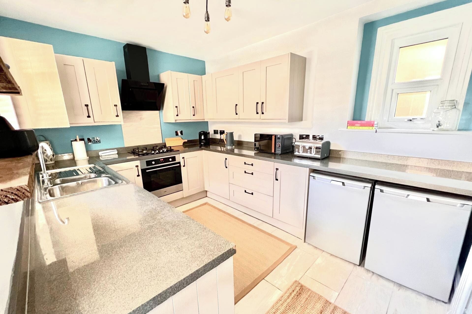 冰箱、微波炉、烤箱、炉灶