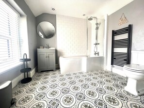 Combined shower/bathtub, deep-soaking bathtub, hair dryer, towels