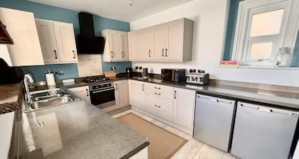 Seaside Haven at Willowdene Cottage