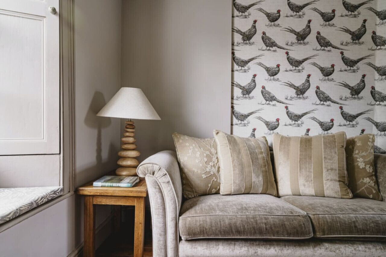 Fernseher, Kamin, DVD-Player, Bücher