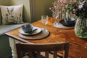 Dining - Owd Pegs Cottage-Traditional Cottage in the centre (Bowness-on-Windermere)