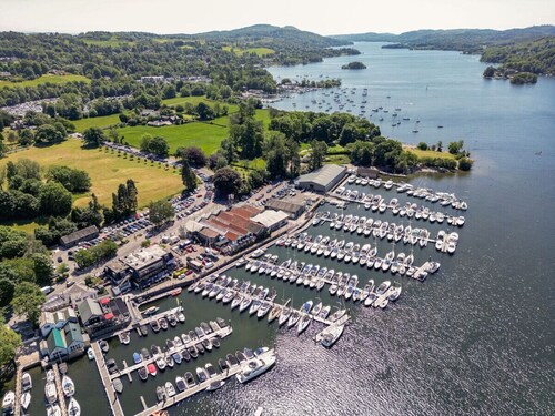 Owd Pegs Cottage-Traditional Cottage in the centre
